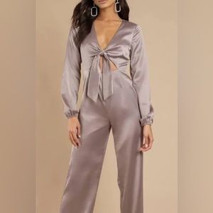 New with tags Tobi satin jumper! Perfect for new years or wedding guest. So soft